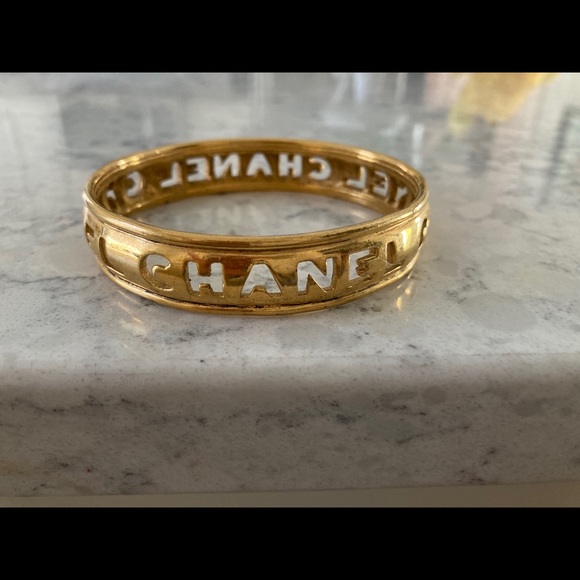 CHANEL Cutout Letters Bangle Bracelet circa 1984 - Picture 6 of 11